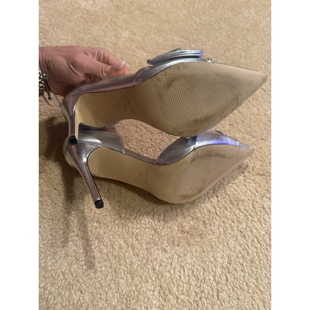 Gently Used Silver NINE WEST Bow Heels Size 11 - Picture 6 of 9